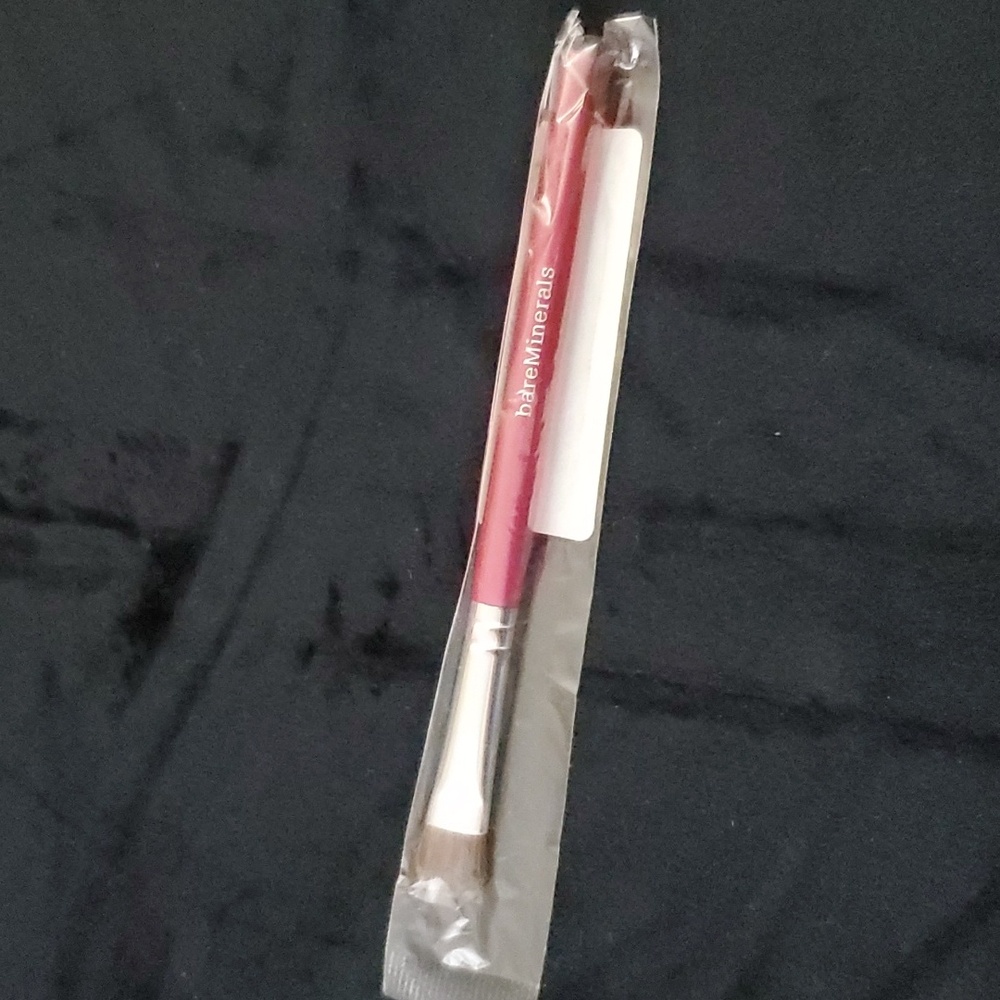 BareMinerals Wet/Dry Shadow Brush